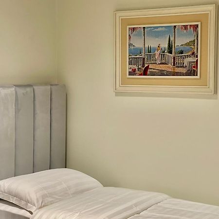 Bujtina Apsus Hotel Berat Bagian luar foto