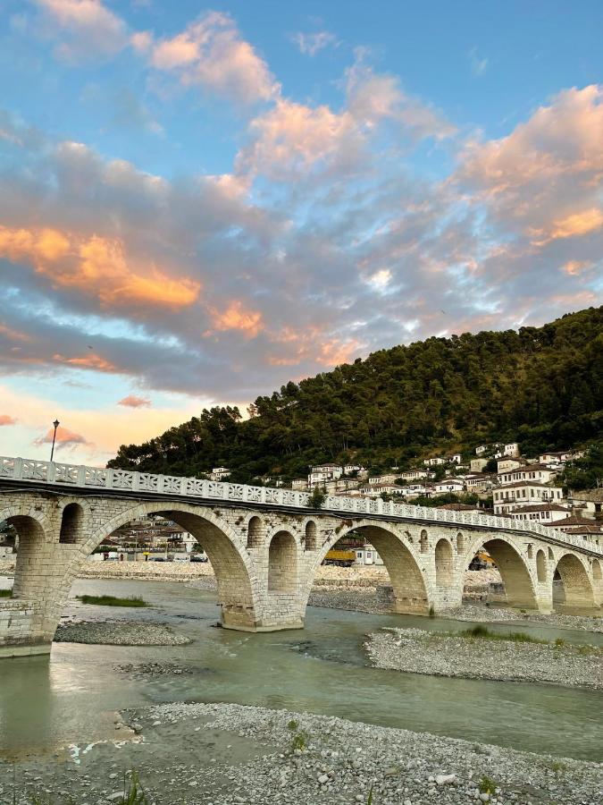 Bujtina Apsus Hotel Berat Bagian luar foto