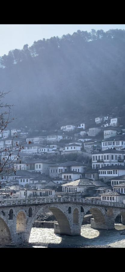 Bujtina Apsus Hotel Berat Bagian luar foto