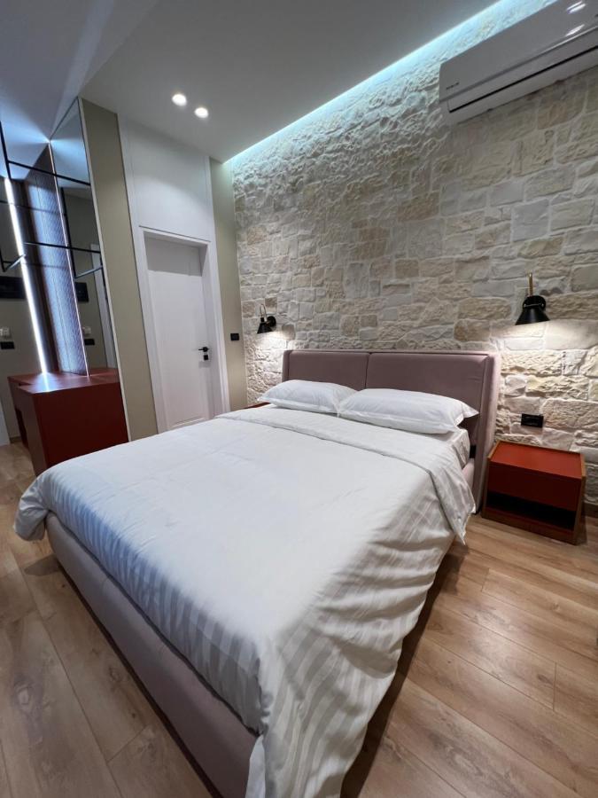 Bujtina Apsus Hotel Berat Bagian luar foto