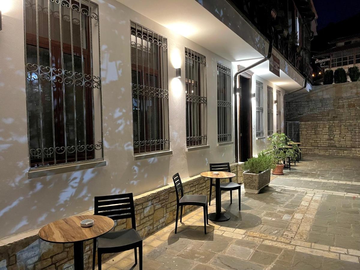 Bujtina Apsus Hotel Berat Bagian luar foto