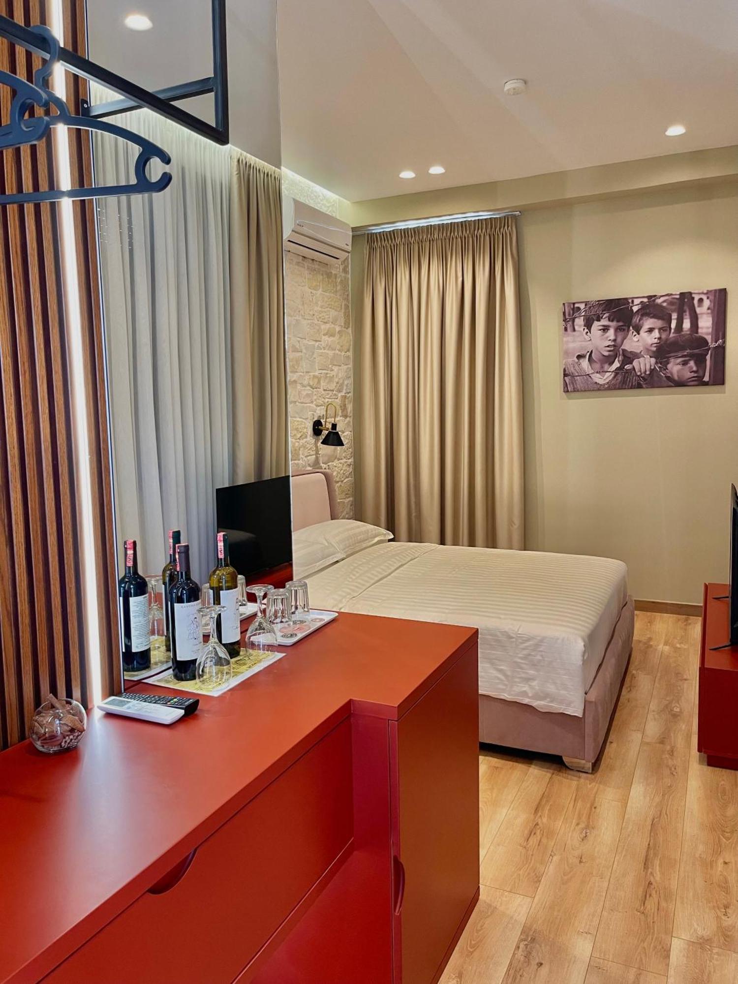 Bujtina Apsus Hotel Berat Bagian luar foto