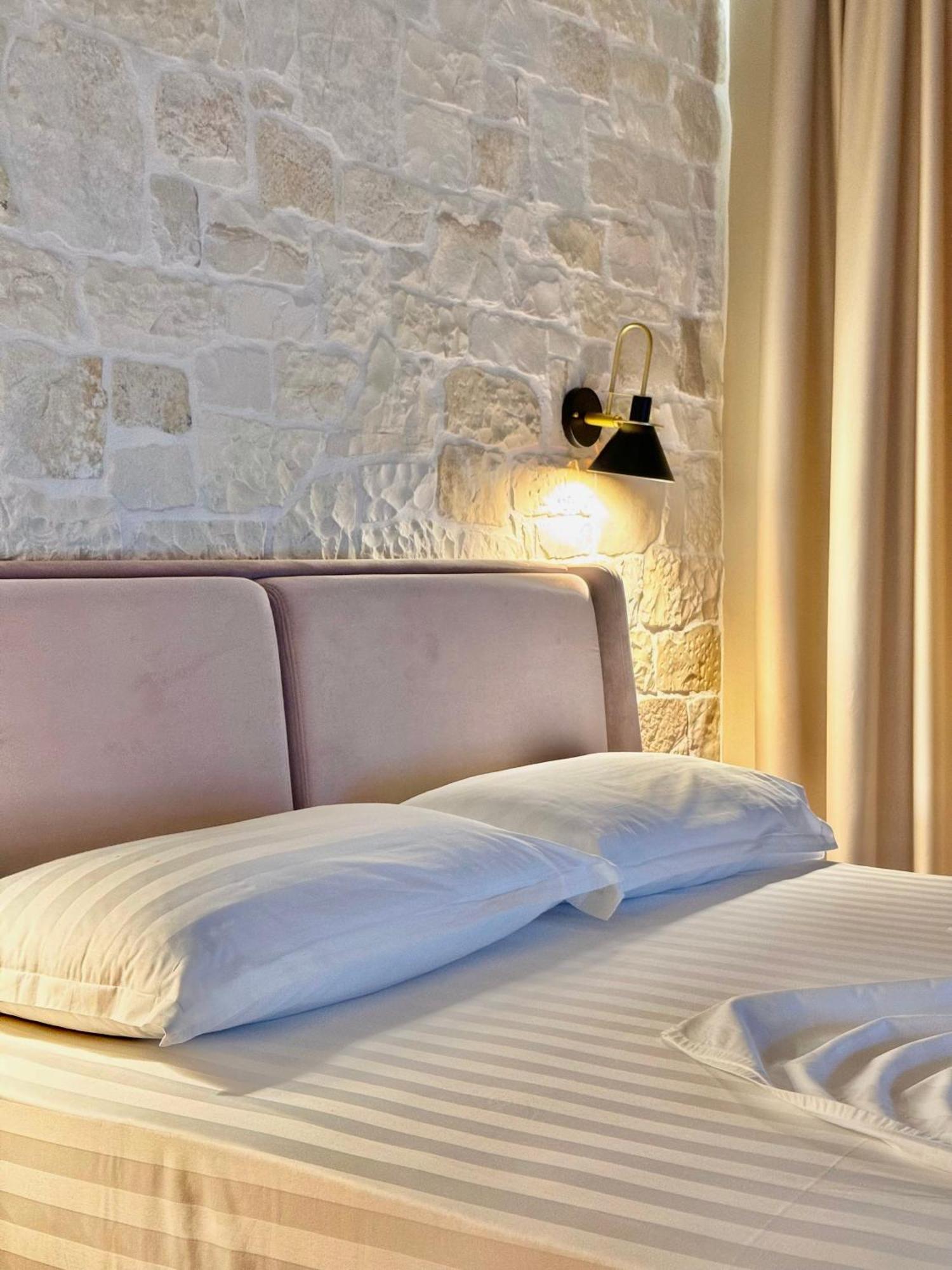 Bujtina Apsus Hotel Berat Bagian luar foto